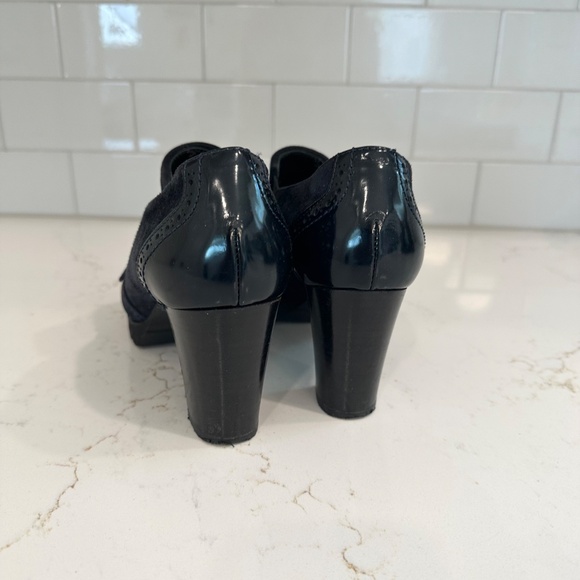 Women's pump 3" heel navy loafer. Patent leather and suede with tassel. - Picture 2 of 6